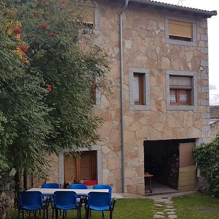 Casa Rural el Casillo del Abuelo Goyo Hostal Navarredonda Exterior foto
