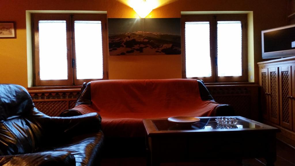 Casa Rural el Casillo del Abuelo Goyo Hostal Navarredonda Exterior foto