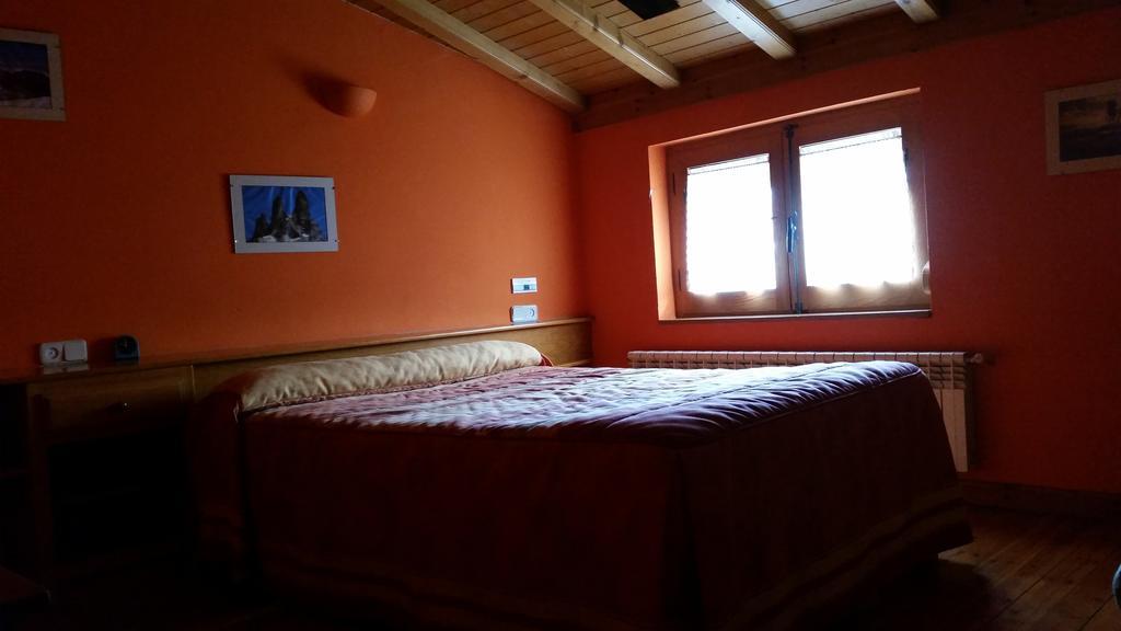 Casa Rural el Casillo del Abuelo Goyo Hostal Navarredonda Habitación foto