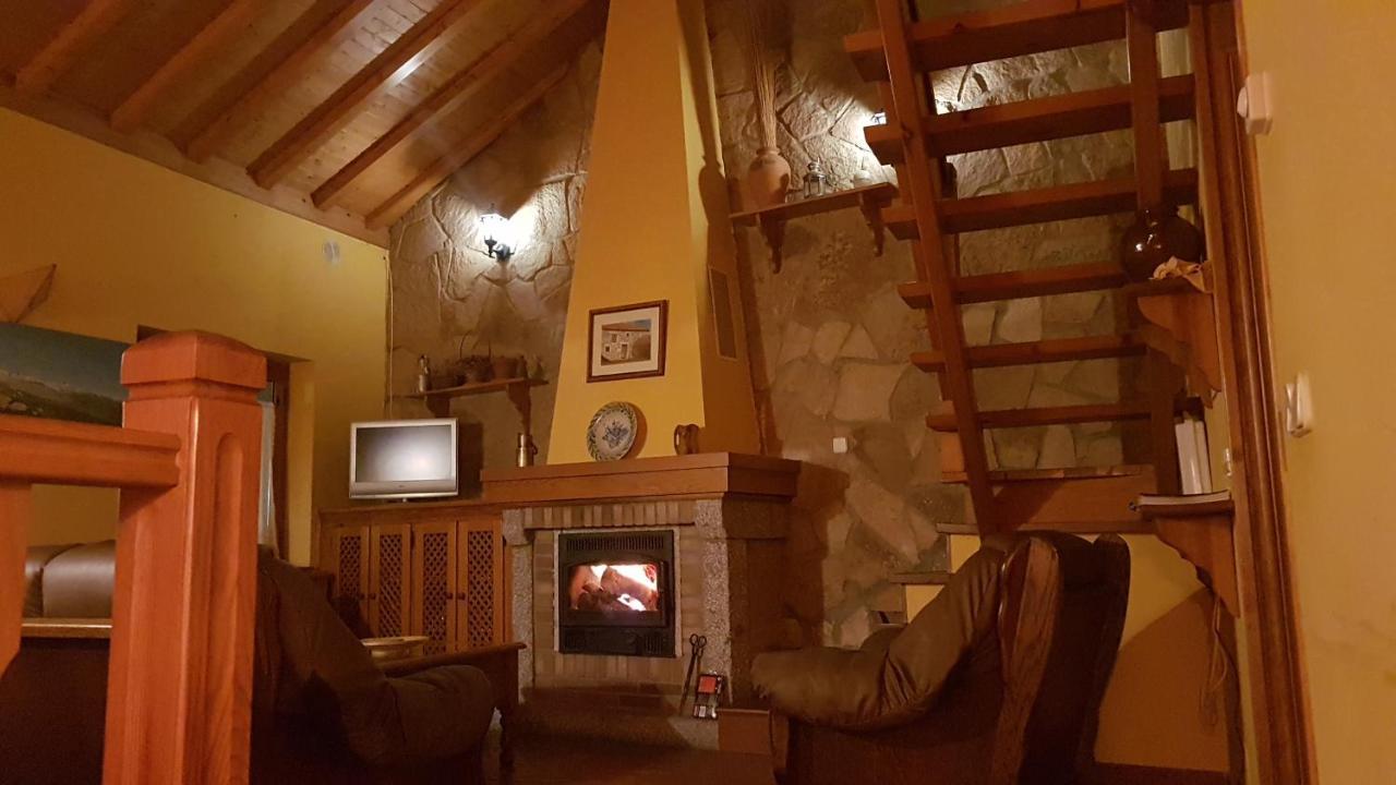 Casa Rural el Casillo del Abuelo Goyo Hostal Navarredonda Exterior foto